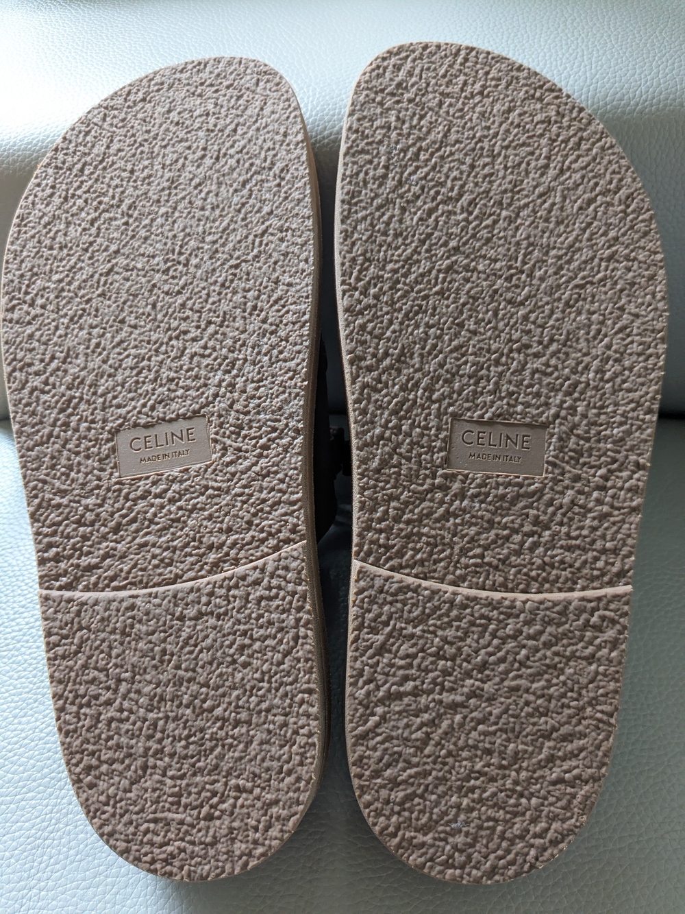 CELINE Slides Rare hard-to-find EU 42 Tan Taille rare et très recherchée EU 42